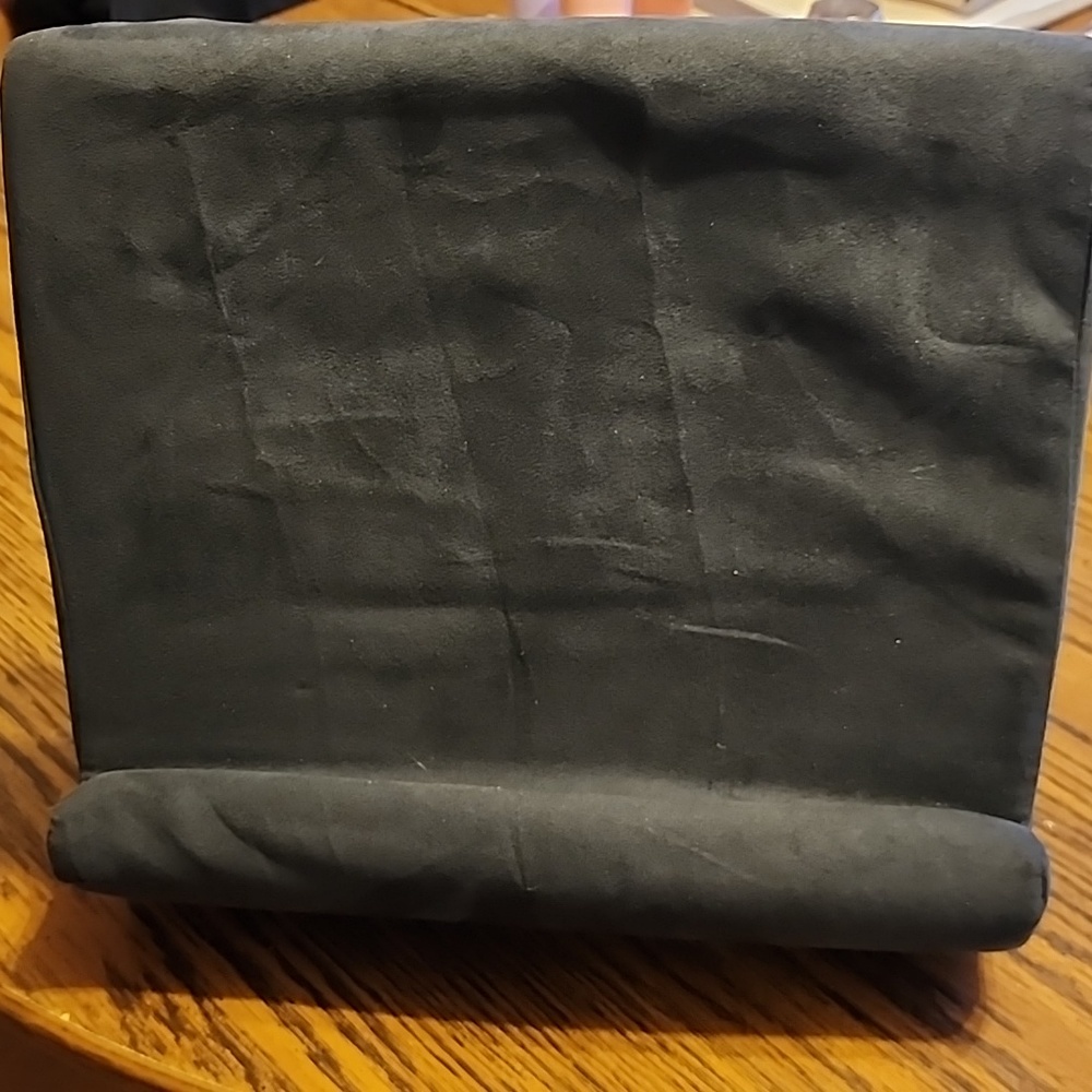 Pillow Pad Stand